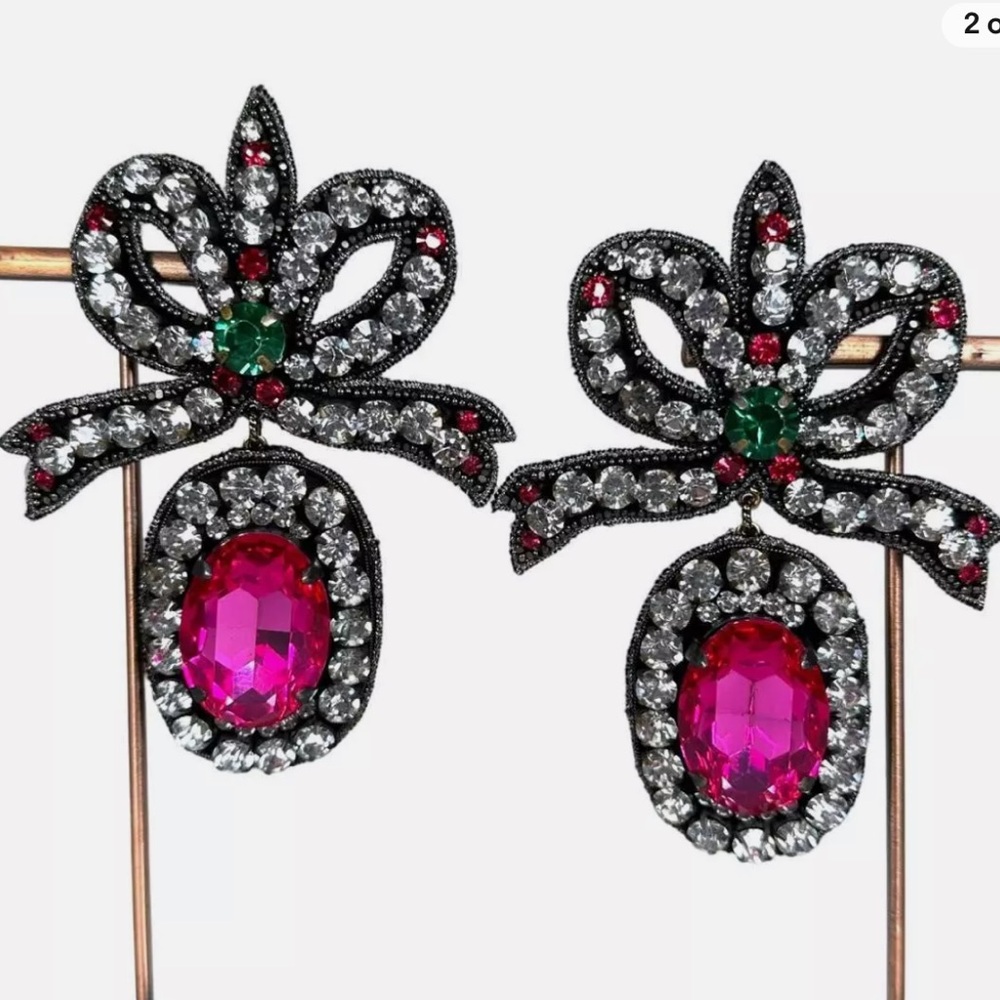 Authentic Gucci bow earring- discontinued and rare